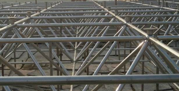 卫辉盘点螺栓球网架构件施工前的3方面考试事件